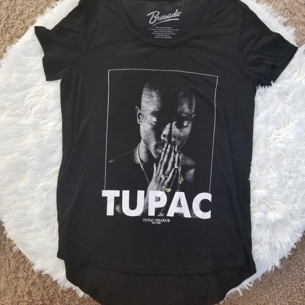 ⬇️$18 Bravado Tupac shirt